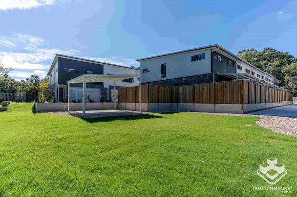 Near New 4 Bedroom Townhouse - Photo 1