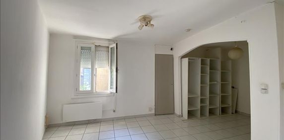 1 pièce - 30,6 m² - 2ème étage - Colocation non autorisée - Photo 2