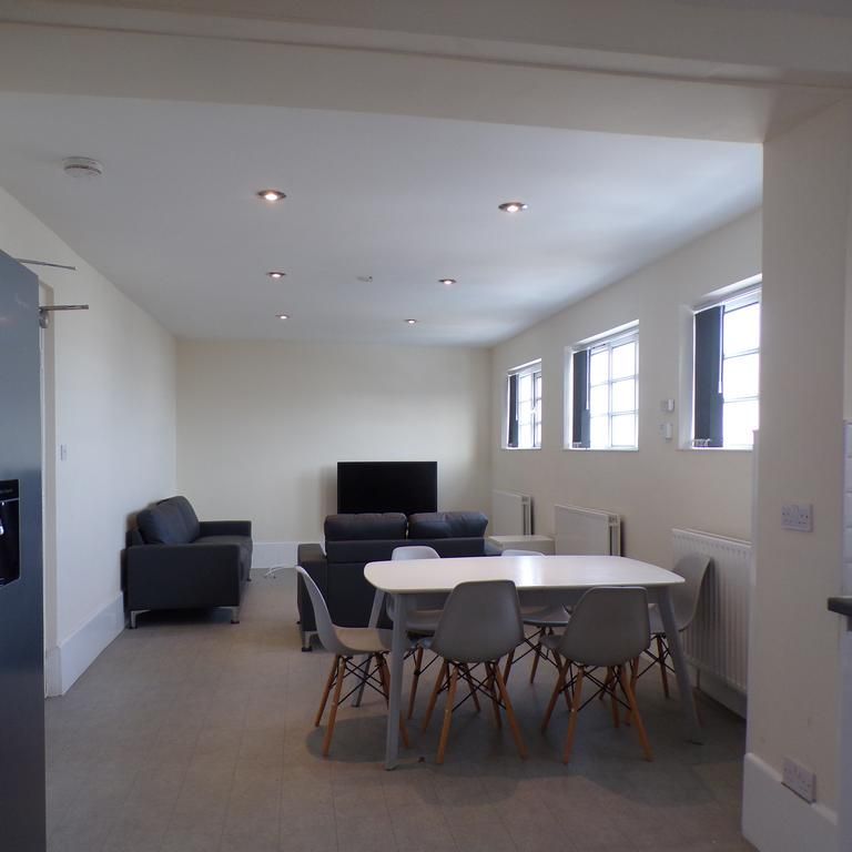 5 bedroom flat to rent - Photo 1