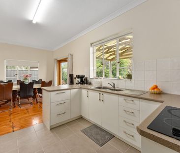 CENTRALLY LOCATED FAMILY HOME - Photo 6