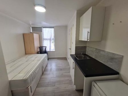 Studio Flat, High Level Drive, SE26 - Photo 2