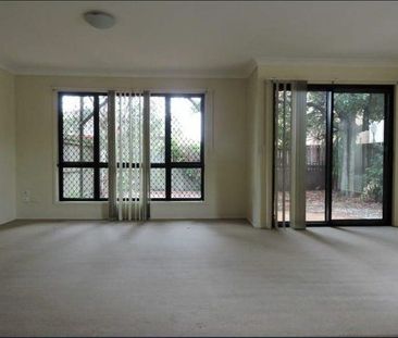 2 bedroom Townhouse - Perfect Position - Photo 2