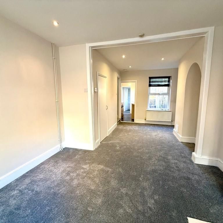 2 bedroom end of terrace house to rent - Photo 1