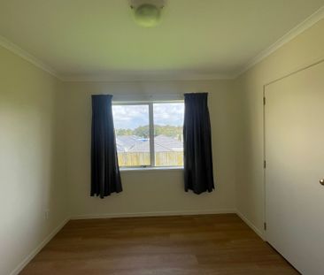 4-Bedroom Family Home in Flat Bush - Photo 3