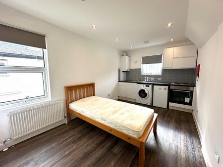 Studio to rent - Photo 2