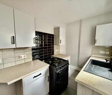 Two‑bed terraced home with two reception rooms, double glazing, gas... - Photo 5