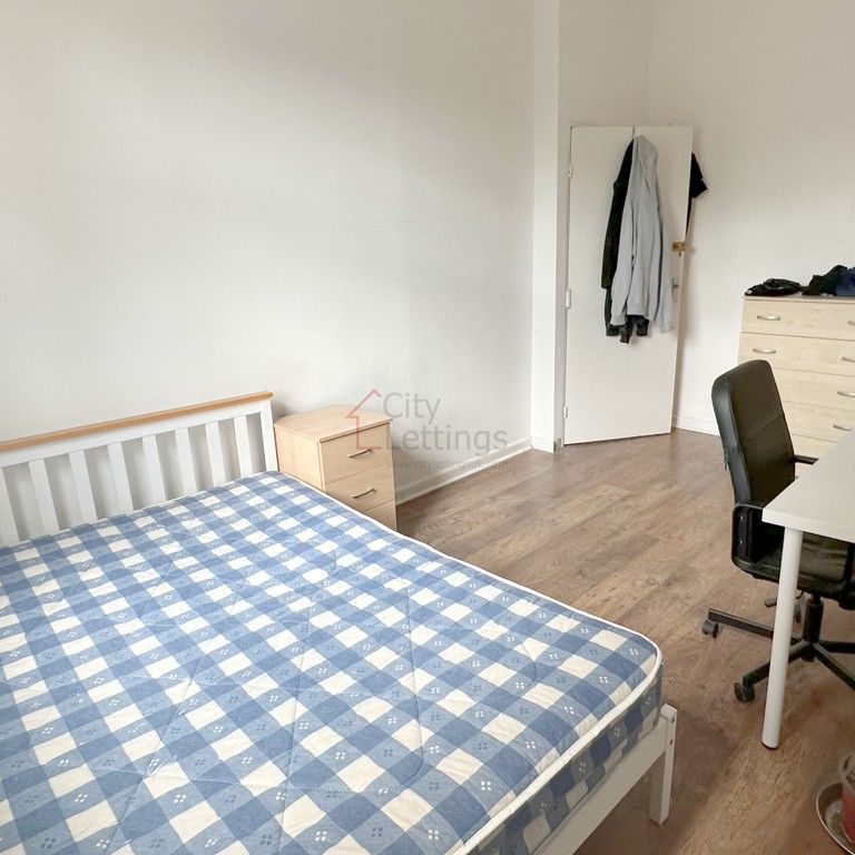 2 Bedroom Flat - Photo 1