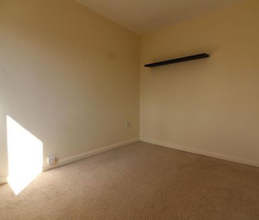 2 bedroom end of terrace house to rent - Photo 5