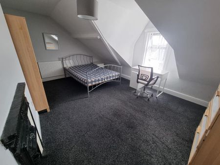 4 bedroom terraced house to rent - Photo 4
