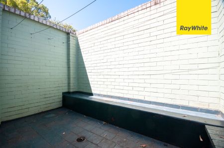 SELF CONTAINED STUDIO APARTMENT IN CONVENIENT LOCATION - Photo 5