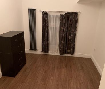 1 Bed Flat, Whipps Cross Road, E11 - Photo 2