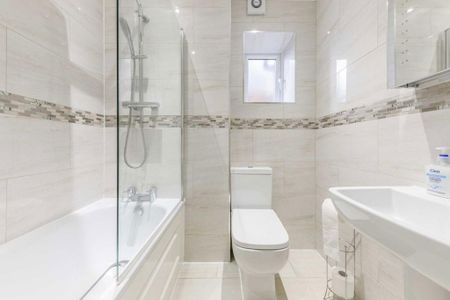 3 bedroom flat to rent - Photo 5