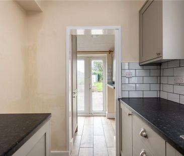 2 bedroom end of terrace house to rent - Photo 3