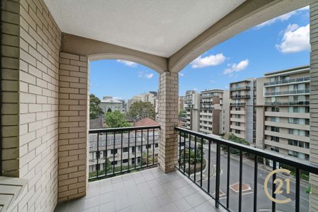 Modern Luxury Apartment with Secure Parking & Storage – Heart of Bondi Junction - Photo 3