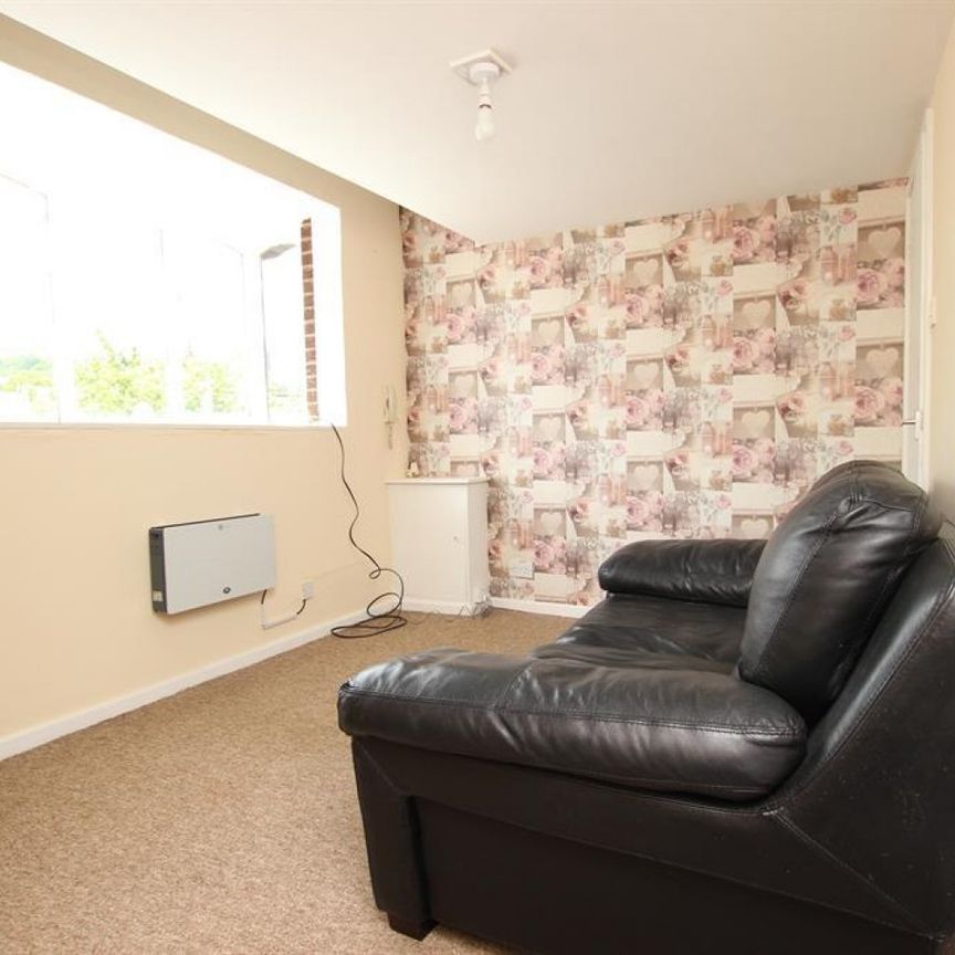 1 bedroom Flat To Let - Photo 1