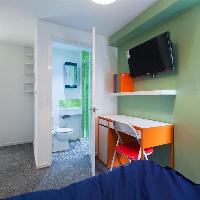 7 bedroom private hall to rent - Photo 1