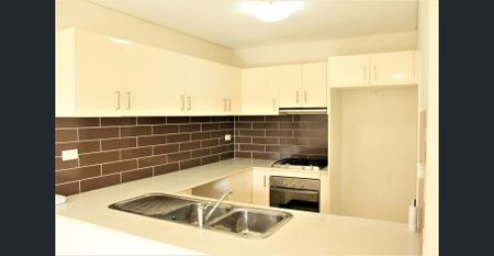 MODERN 2 BEDROOM TOWNHOUSE - Photo 3