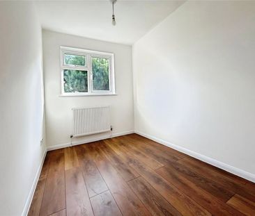 Pinewood Close, Borehamwood, Hertfordshire, WD6 5NU - Photo 2