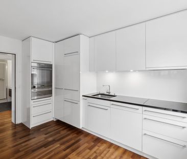 "Moderne Wohnung in unmittelbarer Nähe des Schaffhauserplatzes" - Photo 4