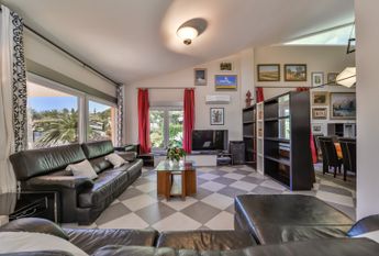 FOR RENT VILLA MORAIRA with 4 bedrooms for LONG TERM NEAR THE BEACH AND THE CITY