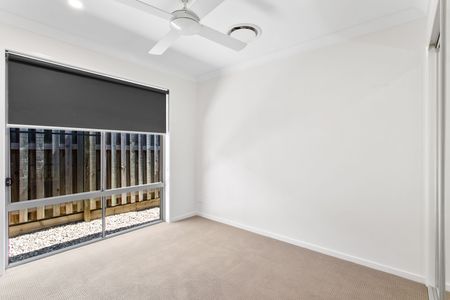 4 BEDROOM ENTERTAINERS HOME IN AN AMAZING LOCATION! - Photo 3