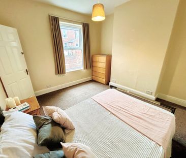 4 bedroom terraced house to rent - Photo 6