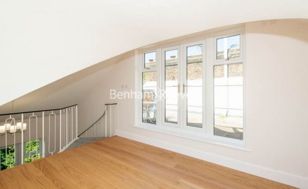 2 Bedroom flat to rent in Parkhill Road, Belsize Park, NW3 - Photo 1