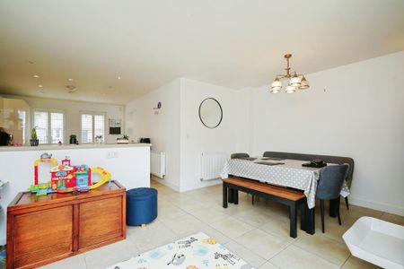 4 bedroom terraced house to rent - Photo 3