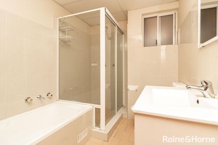 Two Bedroom Apartment With Great Location! - Photo 5