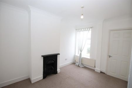 3 bedroom Terraced House to let - Photo 3