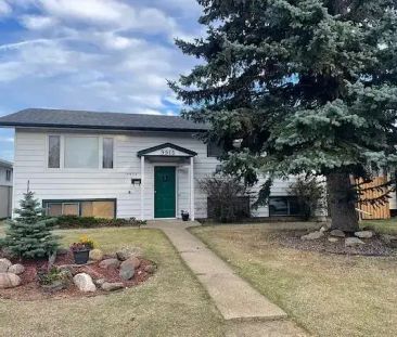 Glenwood detached home with double garage | Edmonton - Photo 1