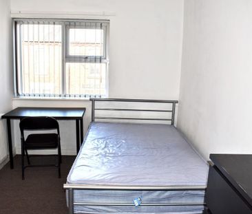 5 bedroom end of terrace house to rent - Photo 2