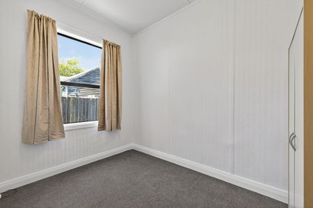 Character-Filled 4 Bedroom Home - One Block from the Beach! - Photo 5