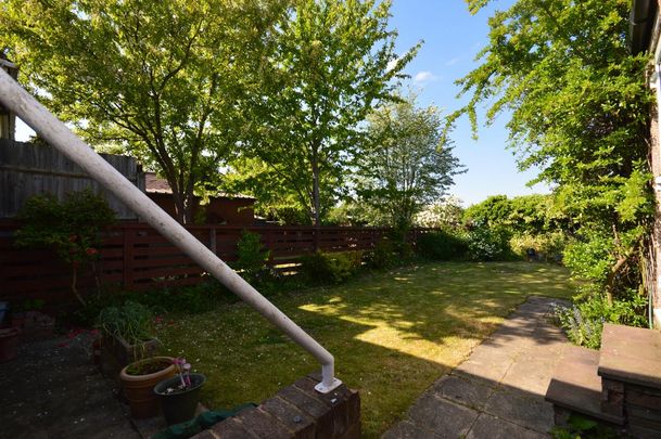 3 bedroom bungalow to rent - Photo 1