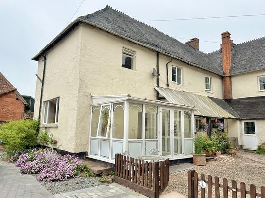 3 bedroom farm house to rent - Photo 1