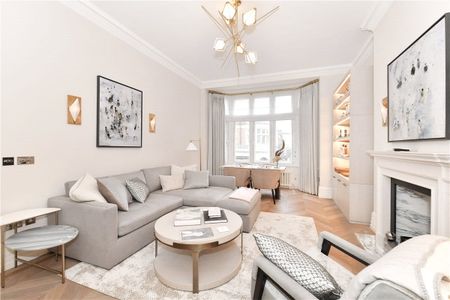 A stunning first floor two bedroom apartment with high ceilings throughout. - Photo 3