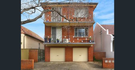 Secure two bedroom apartment - Photo 5