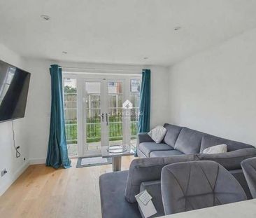 Lyons Square, Silver End, Witham, CM8 - Photo 3