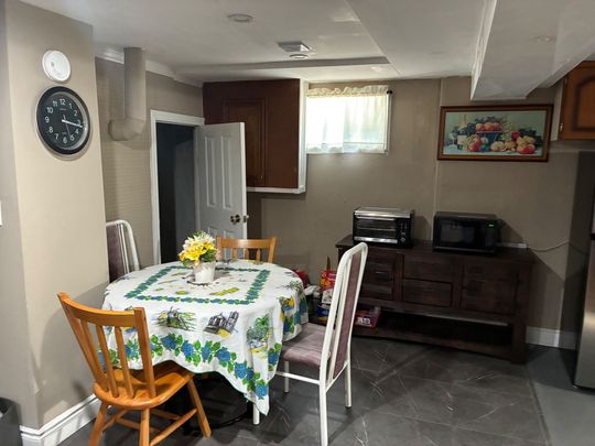 For Lease - 426 Seabourne Drive Unit# Lower level, Oakville, Ontario - Photo 1