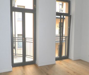 Wunderschön Altbauwohnung mit viel Stuck, Parkett, Bad mit Wanne & ... - Photo 2