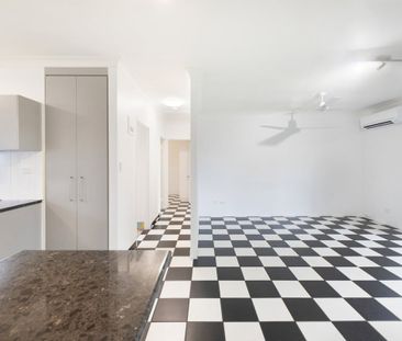 SPACIOUS 2-BEDROOM UNIT WITH DOUBLE COURTYARD & SIDE ACCESS - Photo 2