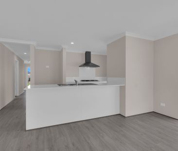 Four Bedroom Family Home in Dawesville - Photo 3