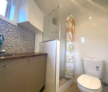 Spacious High-Ceiling Granny Flat in Prime Location - Photo 4