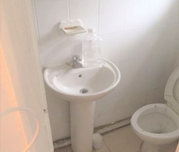 2 Bed Flat, Brook Road, IG2 - Photo 6