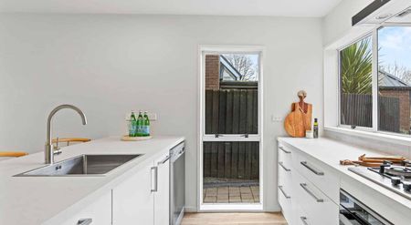 Beautifully Renovated Family Home - Photo 2