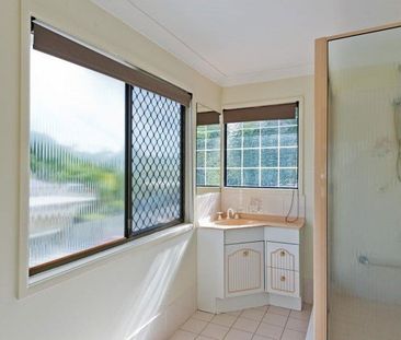 Spacious Family Home in Alexandra Hills - Photo 4