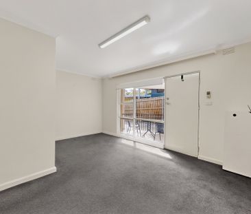 Easy Living in the Heart of Essendon – Water & Power Included - Photo 4