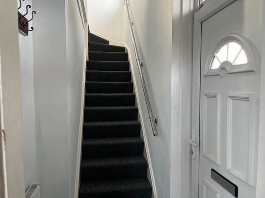 3 Bed Semi-Detached House, Daresbury Road, S2 - Photo 1