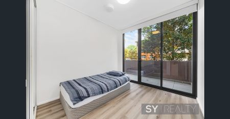 Fully Furnished Two-Bedroom Apartment with Sun-Filled Courtyard - Photo 5