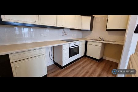 2 bedroom flat to rent - Photo 3